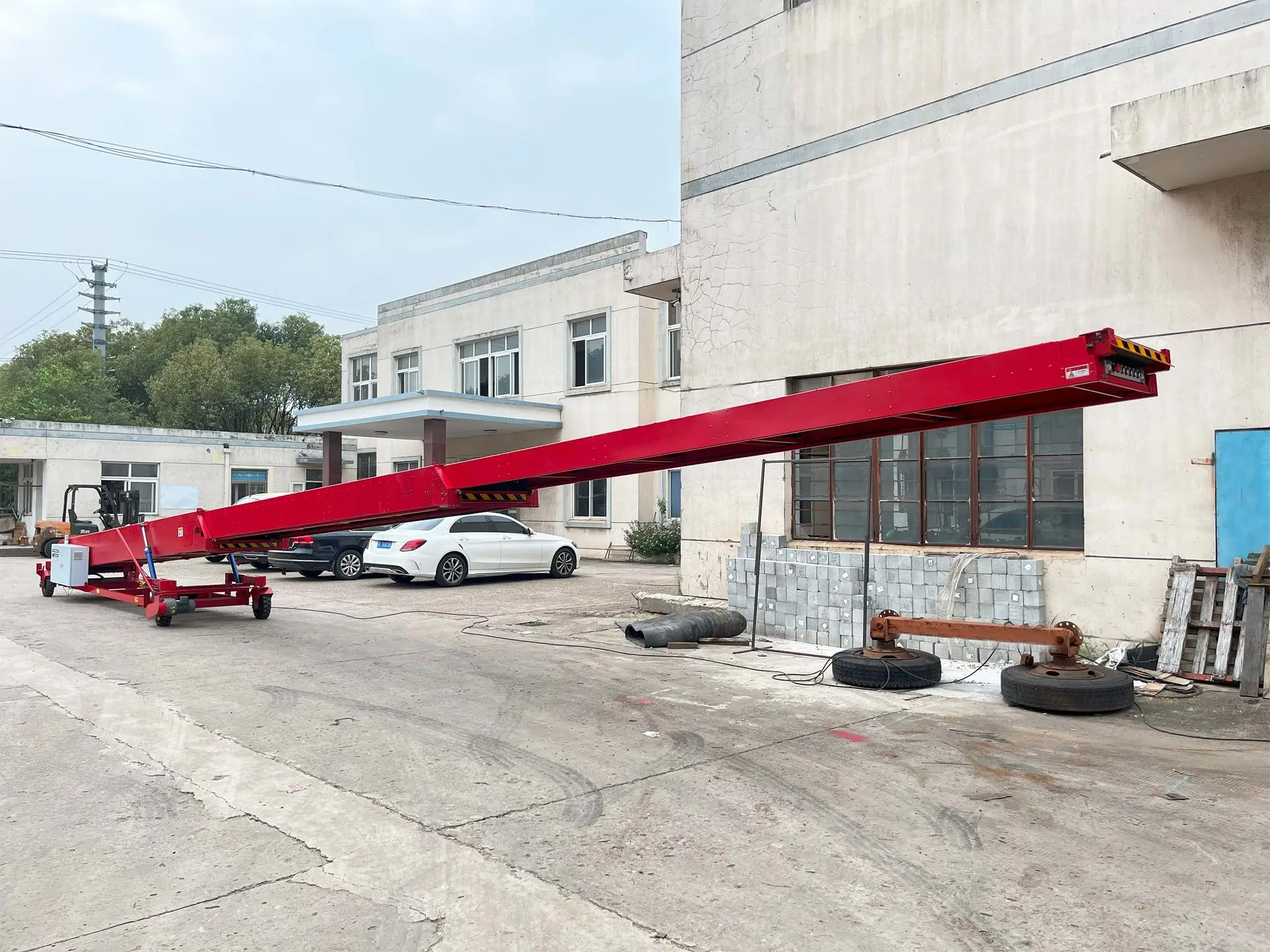 Telescopic Conveyor for Logistics